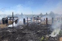 М. П’ятихатки: внаслідок пожежі на відкритій території, вогонь перекинувся на місцевий цвинтар