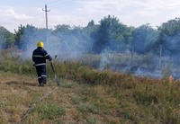 Новокаховські рятувальники ліквідували пожежу сухої трави