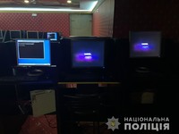 Поліція Київщини припинила діяльність підпільного закладу та вилучила 27 комп’ютерів
