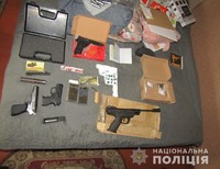 У Коростишеві поліцейські вилучили зброю, бурштин та амфетамін