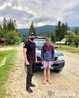 На Яремчанщині поліцейські оперативно встановили місцеперебування підлітка, який заблукав у лісі