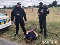 На Київщині поліцейські оперативно затримали чоловіка, який ґрунтовно підозрюється в умисному вбивстві рідної бабусі