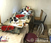 На Рівненщині поліцейські викрили підпільний цех з обробки бурштину