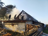 Камінь-Каширський район: через дитячі пустощі з вогнем знищено господарську споруду