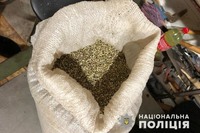 На Дніпропетровщині оперативники Нацполіції викрили групу наркоділків та вилучили понад сім кілограмів марихуани