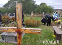 На Сокальщині поліцейські викрили зловмисника, причетного до пошкодження пам’ятників на кладовищі