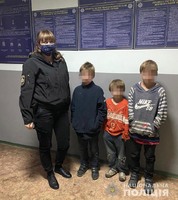 На Дніпропетровщині поліцейські виявили на залізничних коліях трьох дітей