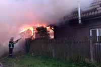 Полонський район: рятувальники ліквідували пожежу господарчої споруди, не допустивши поширення вогню на людську оселю