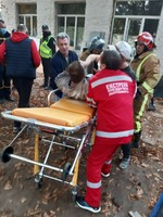 Добровеличківка: рятувальники дістали травмованого чоловіка з-під завалу
