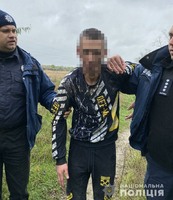 На Дніпропетровщині поліцейські затримали раніше судимого чоловіка за підозрою у вбивстві та розбійному нападі на будинок пенсіонерів