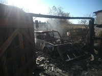 Борівський район: вогнеборці загасили гараж та автомобіль