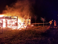 Учора закарпатські вогнеборці ліквідували дві пожежі, де горіли надвірні споруди