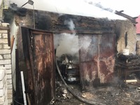 У Синельниківському районі внаслідок пожежі згорів автомобіль в гаражі