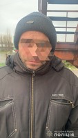 На Київщині поліція охорони за «гарячим слідом» затримала чоловіка, який побив та обікрав жінку, яка поверталась додому