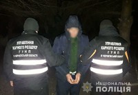 На Чернігівщині поліцейські оперативно затримали чоловіка, який вчинив розбійний напад на літню жінку