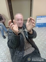 На Харківщині поліцейські затримали мешканця райцентру за розбійний напад на односельця