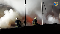 Христинівський район: рятувальники ліквідували пожежу, яка охопила ангар та надвірну споруду
