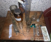 Поліцейські вилучили у жителя Олександрії наркотики та зброю