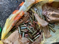 Правоохоронці Київщини затримали озброєного наркодилера 