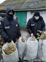 Сновська поліція вилучила у раніше судимого місцевого мешканця наркотики на понад 120 тисяч гривень