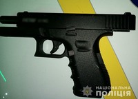 На Полтавщині поліцейські встановили чоловіка, підозрюваного у хуліганстві, вчиненому зі зброєю у Лубнах