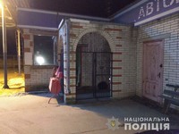 На Київщині поліцейські оперативно затримали зловмисника, який зухвало пограбував АЗС  