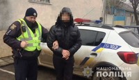 Поліцейські затримали зловмисника, який незаконно заволодів автомобілем таксиста з Одещини