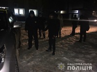 На Харківщині поліцейські затримали молодика, який пограбував жінку біля банку