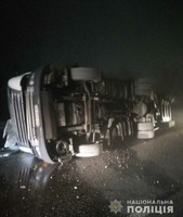 Поліцейські встановлюють обставини автопригоди у Новобузькому районі, внаслідок якої загинув водій вантажівки