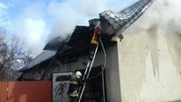 На Хустщині рятувальники під час пожежі вберегли від знищення житловий будинок
