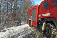 Рятувальники Чернігівщини вивільнили 12 транспортних засобів, що потрапили в складні погодні умови