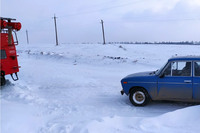 Старосинявські рятувальники витягли легковий атомобіль зі снігового замету