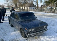 Поліція Полтавщини встановила чоловіка, причетного до викрадення коліс із двох автомобілів на території Зіньківщини