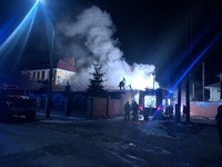 Місто Володимир-Волинський: рятувальники ліквідували пожежу в прибудованій до торгового комплексу будівлі
