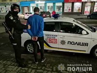 У Черкасах поліцейські охорони затримали крадія, який перебував у розшуку