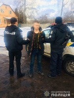 Поліцейські Чернігівщини оперативно затримали молодика за підозрою у вчиненні розбою у магазині