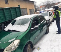 Прикарпатські поліцейські виявили водія, який керував автомобілем за підробленими документами