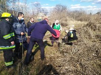 Долинська: рятувальники підняли на поверхню громадянина, що впав у колодязь