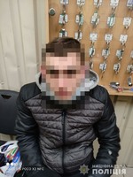 У Франківську затримали юнаків за крадіжку в магазині