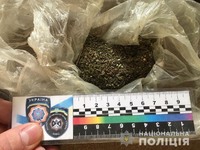 Путивльські поліцейські викрили чоловіка у незаконному зберіганні наркотиків
