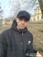 На Луганщині правоохоронці встановили чоловіка, який розмалював пам’ятник у м. Лисичанську