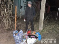 У смт. Мирополі поліцейські затримали чоловіка під час спроби  проникнути у склад поштового сервісу