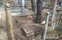 Поліція викрила жителя Харківщини, який скоїв наругу над могилами