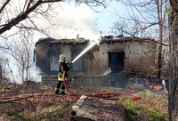 За вихідні рятувальники ліквідували 18 пожеж сухої рослинності