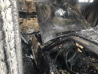Смт Пулини: рятувальники загасили палаючий гараж