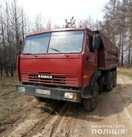 Коростишівські поліцейські з’ясовують походження піску у затриманій вантажівці