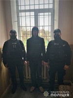 На Львівщини поліцейські затримали зловмисника на місці скоєння крадіжки