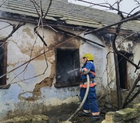 Горностаївські рятувальники ліквідували пожежу в покинутому будинку