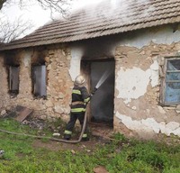 У одному із сіл Високопільсокого району вночі горіли два будинки