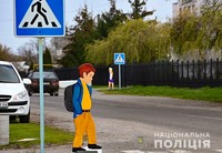 У селищі Шишаки на Полтавщині встановили фігурки «школярів» біля пішохідних переходів, неподалік двох закладів освіти